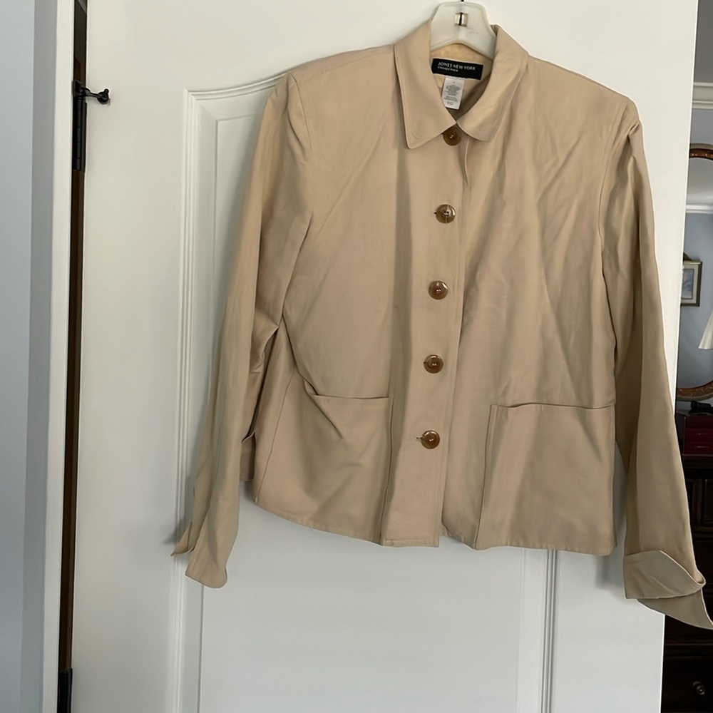 Cream fully lined linen blazer excellent condition